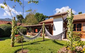 Refúgio de Montanha em Monte Verde para Famílias e Amigos com 4 Suítes